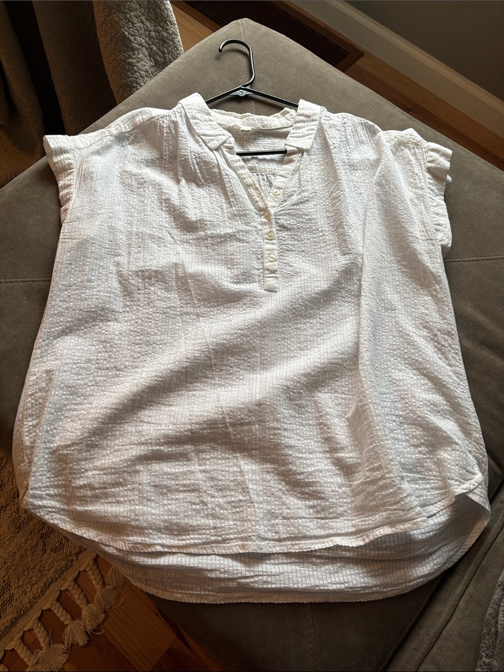 beachlunchlounge White Textured Split-Neck Cap-Sleeve Top